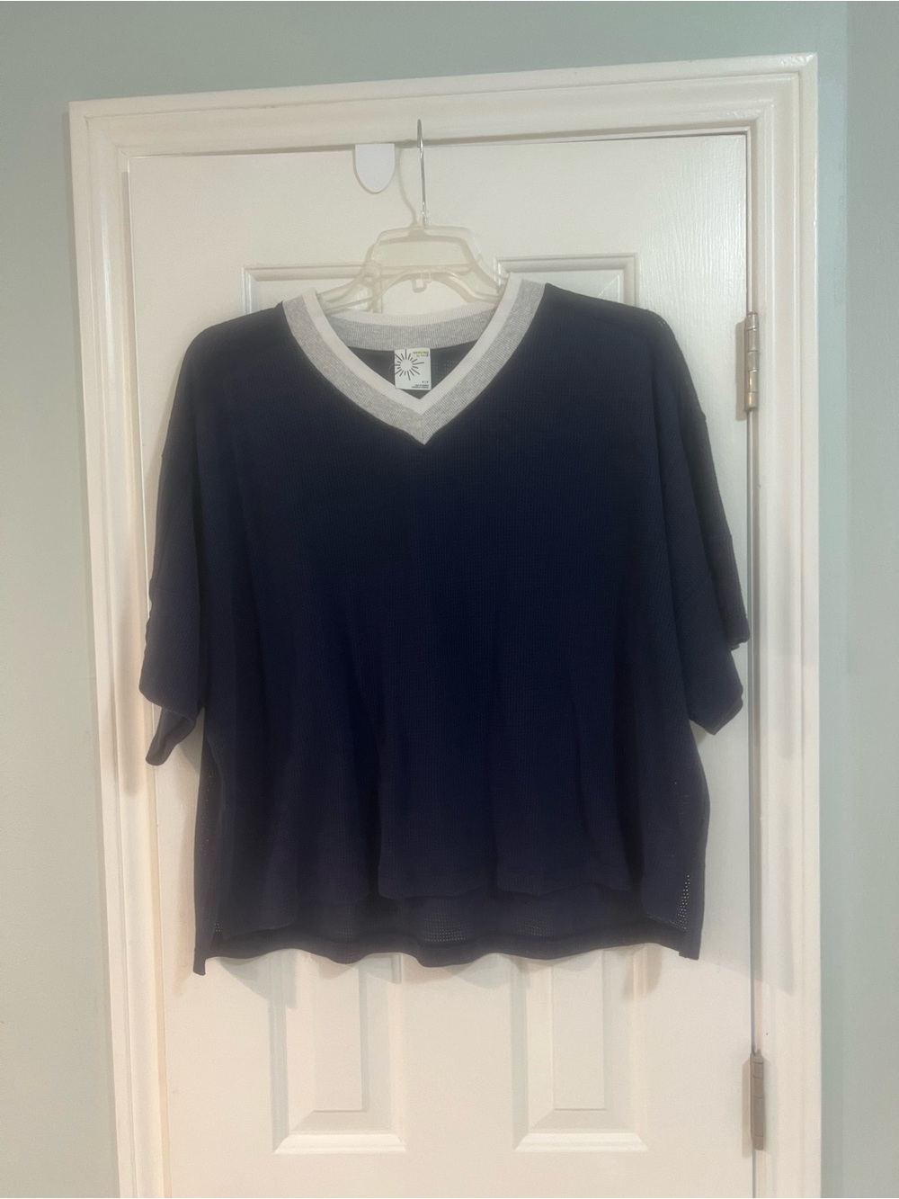 Aerie offline Women’s V-Neck Short Sleeve Top - Navy with White Trim